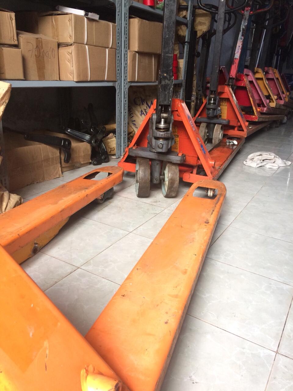 thanh lý xe nâng tay giá rẻ