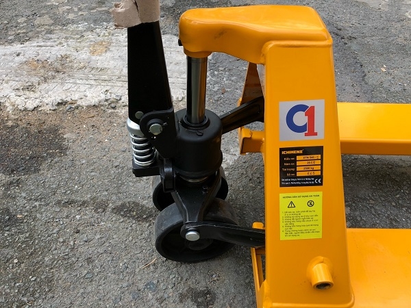 Xe nâng tay thấp 2500kg- Phụ tùng xe nâng Hoàng Minh