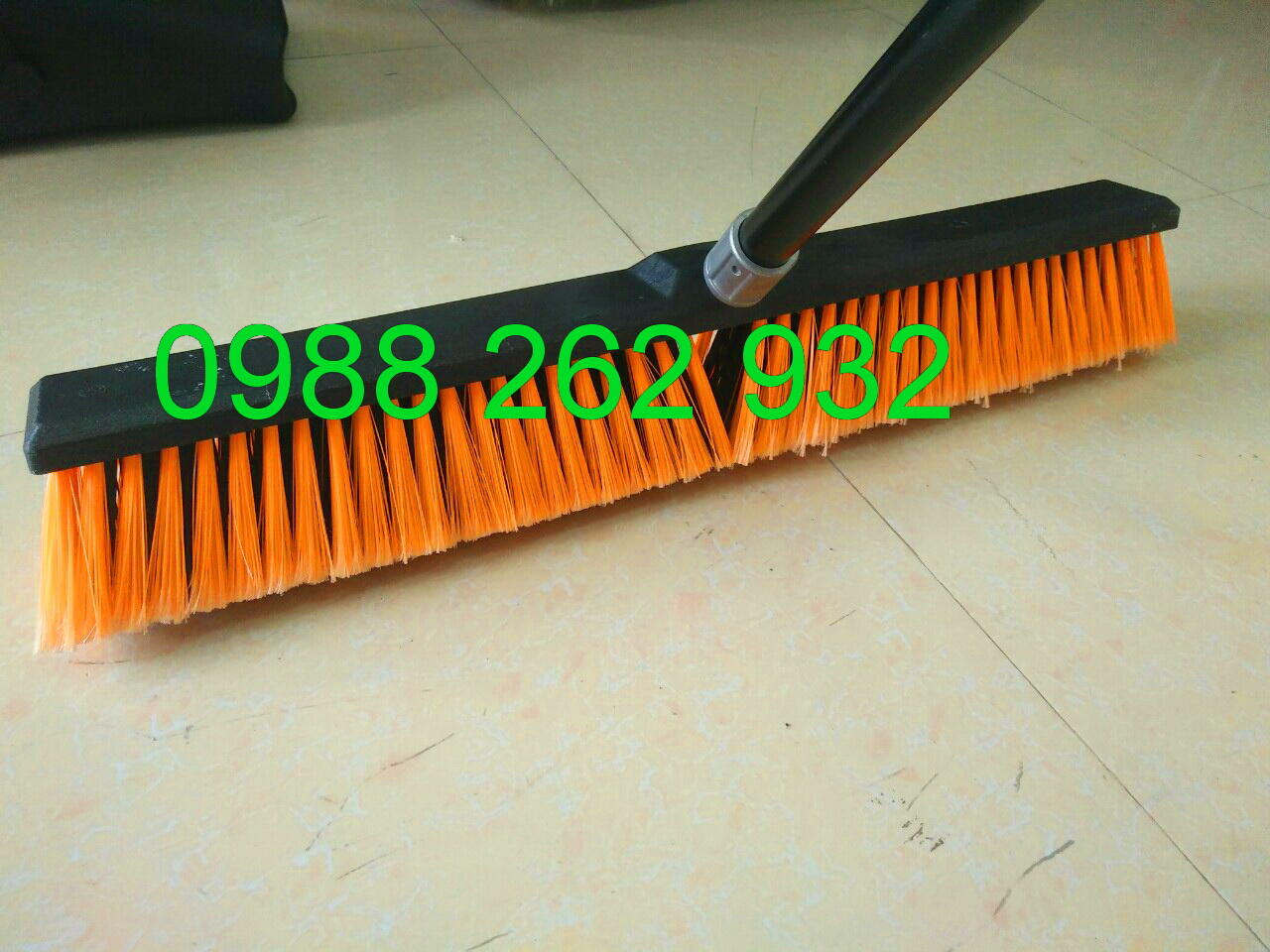 Bàn chải chà sàn cán dài