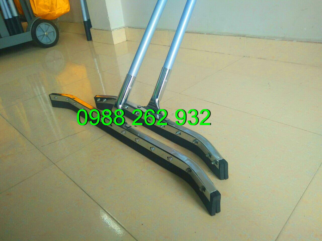 Cây gạt nước sàn nhà