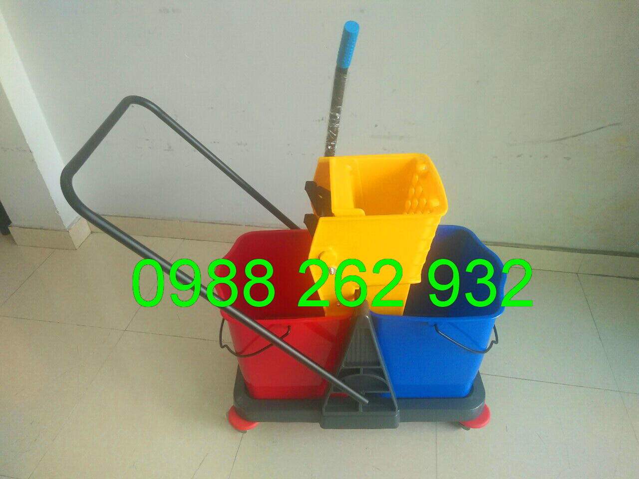 Xe ép nước lau sàn nhà xưởng
