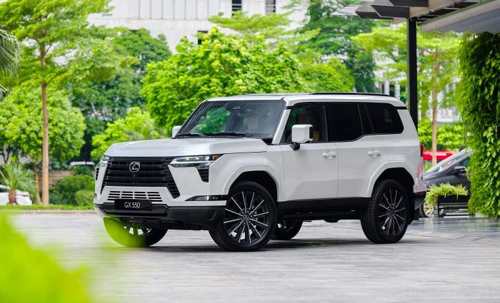 Lexus GX 550 màu Trắng Sonic Quatz (085)