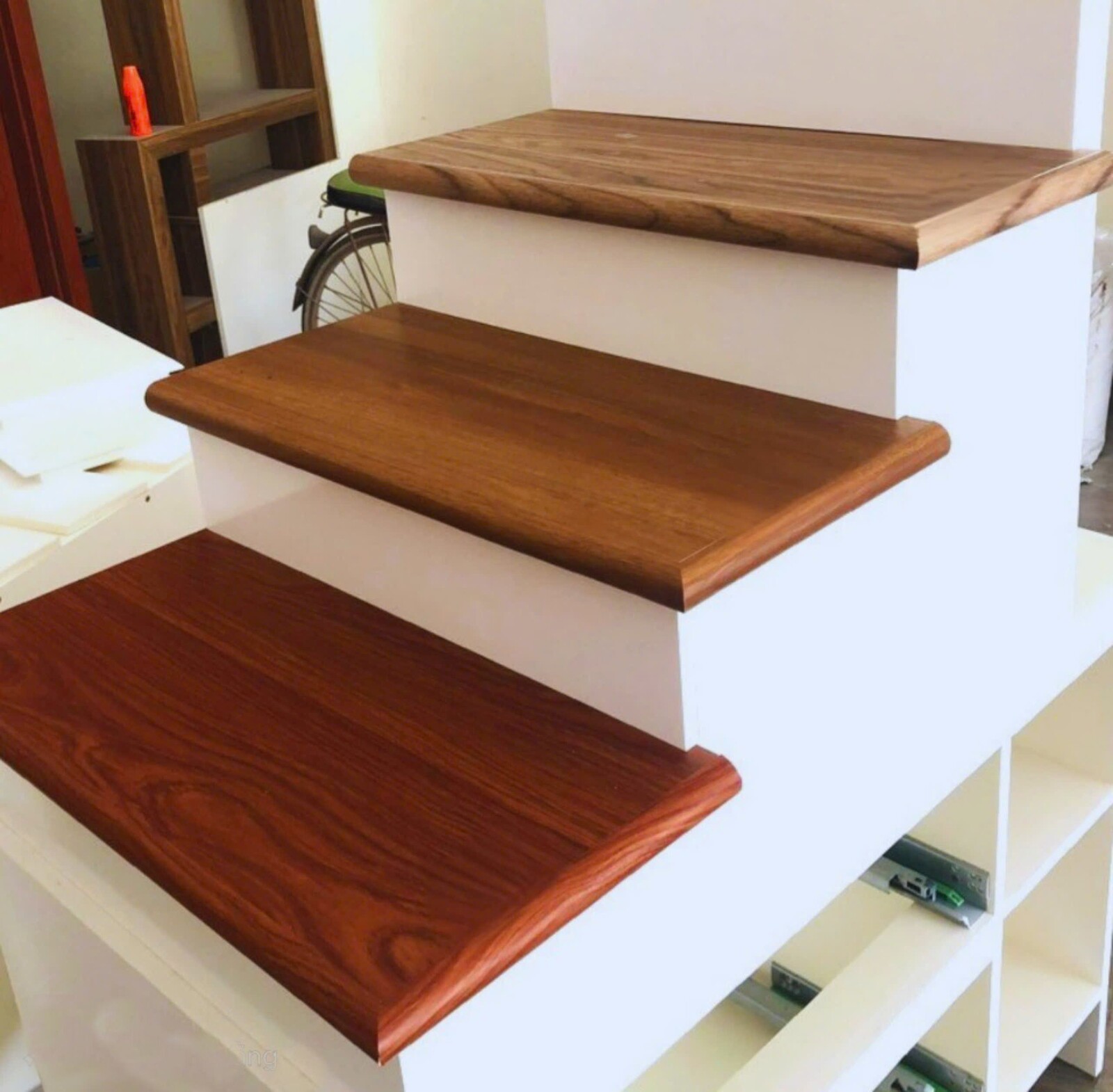 Bậc cầu thang nhựa giả gỗ EW-STAIR-DN