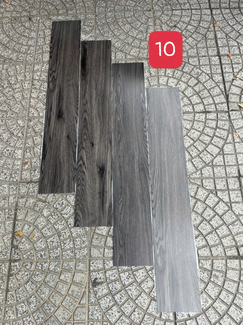 Sàn nhựa bóc dán Deluxe có keo dán sẳn