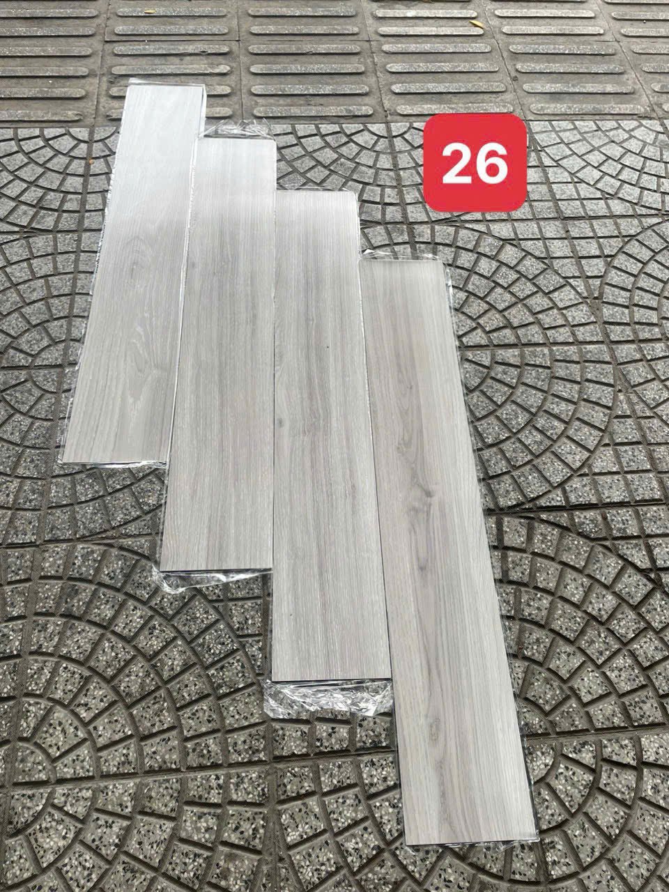 Sàn nhựa bóc dán Deluxe có keo dán sẳn