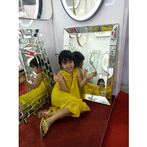 Dịch Vụ Sản Xuất Gương Decor Phòng Ngủ Giá Rẻ Theo Yêu Cầu TPHCM, Hà Nội