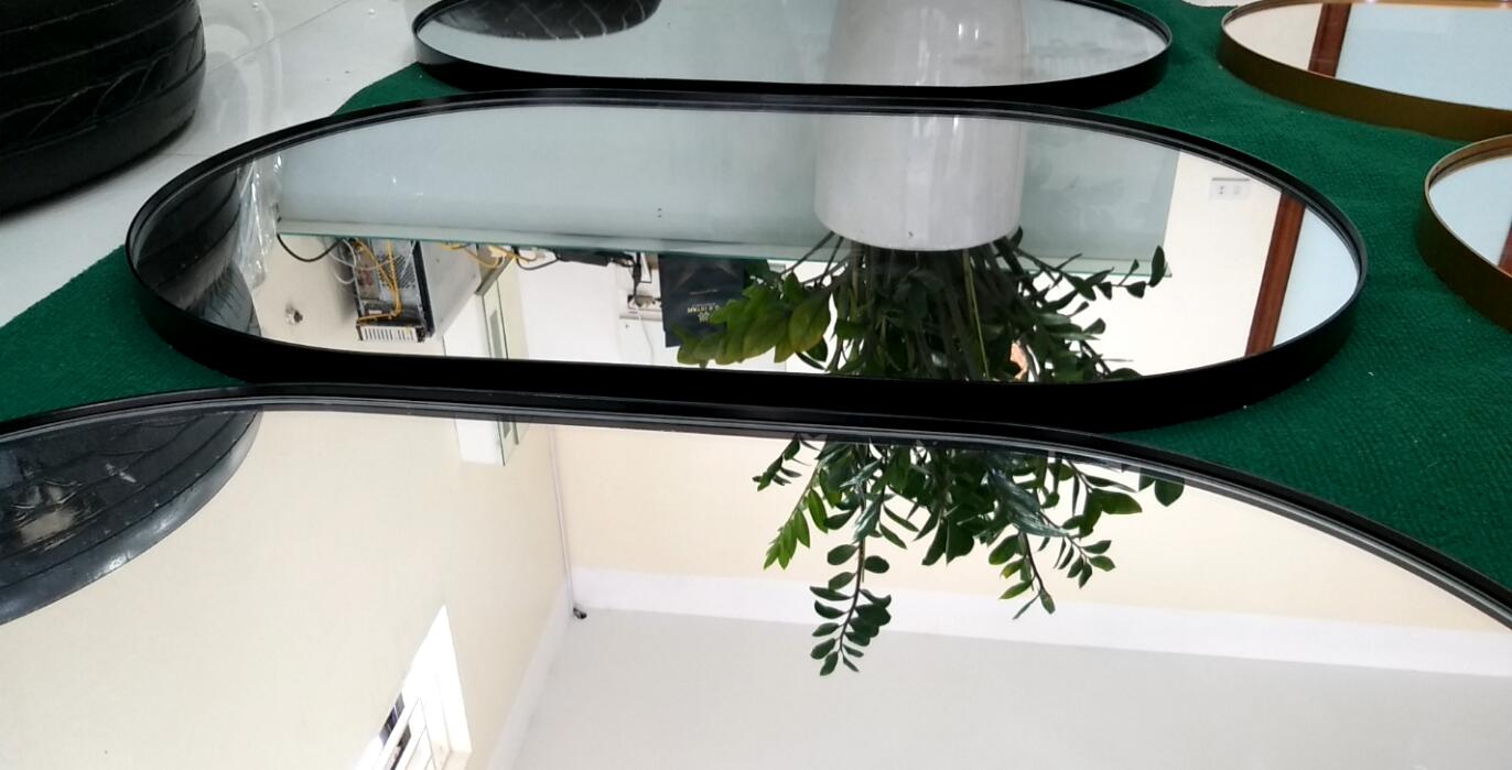 Hình ảnh thực tế gương phòng tắm Citybuilding CBJ 3470B sơm màu đen