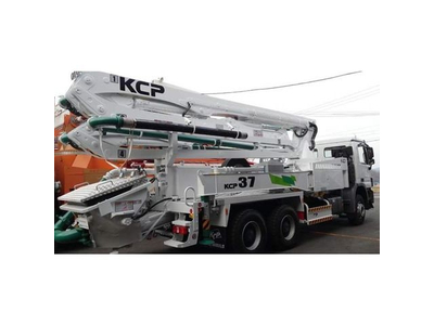 Bơm bê tông cần KCP 37 mét, Cabin sát xi Daewoo 6x4