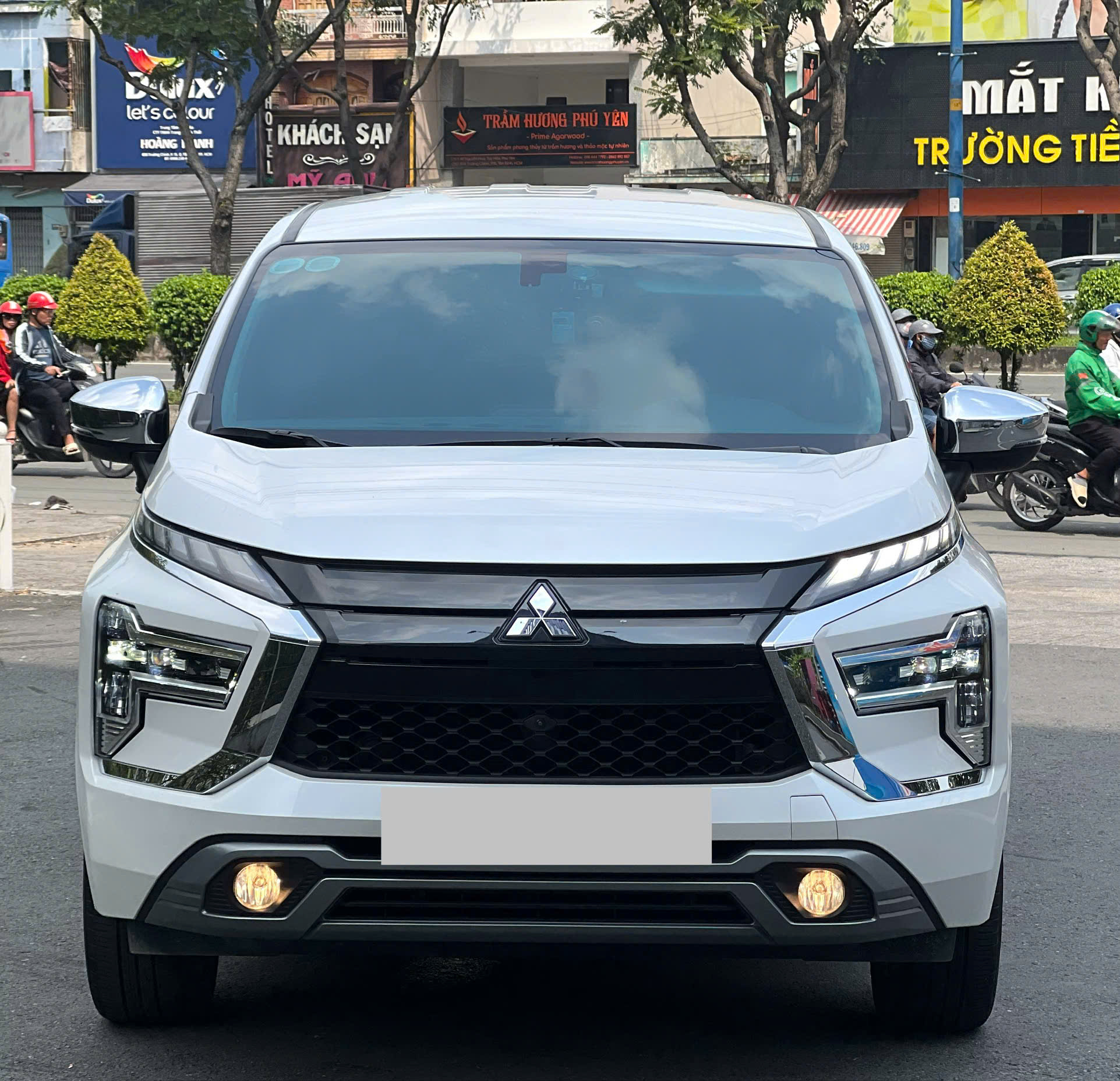 Mitsubishi Xpander 2023 Trắng | Odo 25.882 km | Biển 51L | Full Phụ Kiện | Giá 580 Triệu