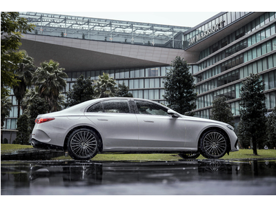 Mercedes Benz E 300 AMG 2025