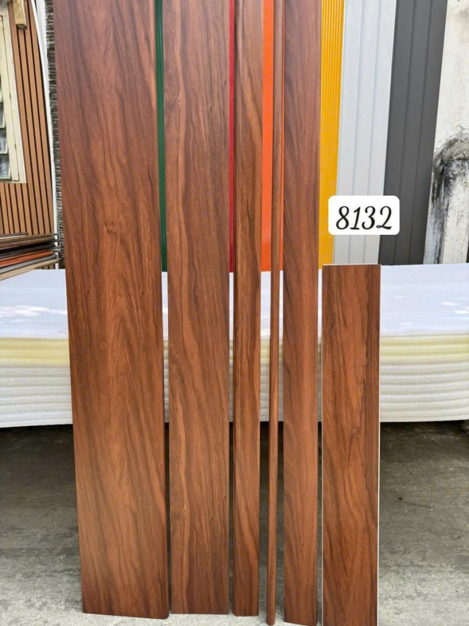 Bậc cầu thang nhựa giả gỗ AV-STAIR-HM CỐT ĐẶC