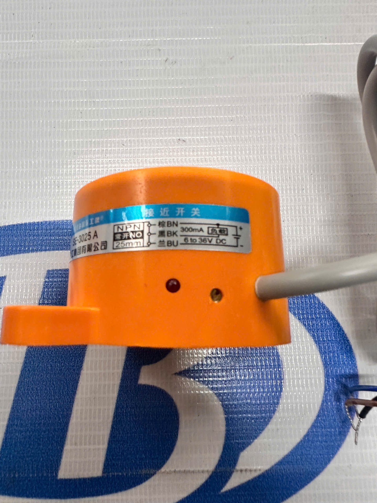 Cảm biến tiệm cận SE-3025A(NPN-NO-đường kính 55mm,Range-25mm)