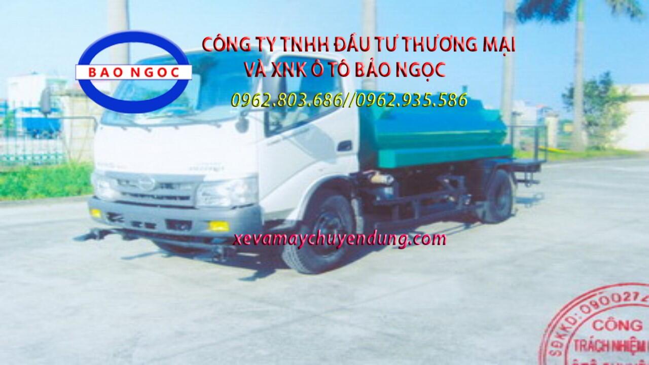 Xe téc nước 3 khối HINO WU342L phun tưới cây rửa đường