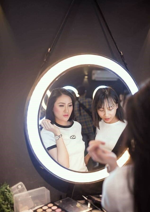 Sản Xuất Gương Bàn Trang Điểm Theo Yêu Cầu 