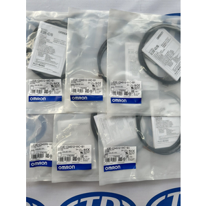 Cảm biến tiệm cận E2E-C04S12-WC-B1 2M