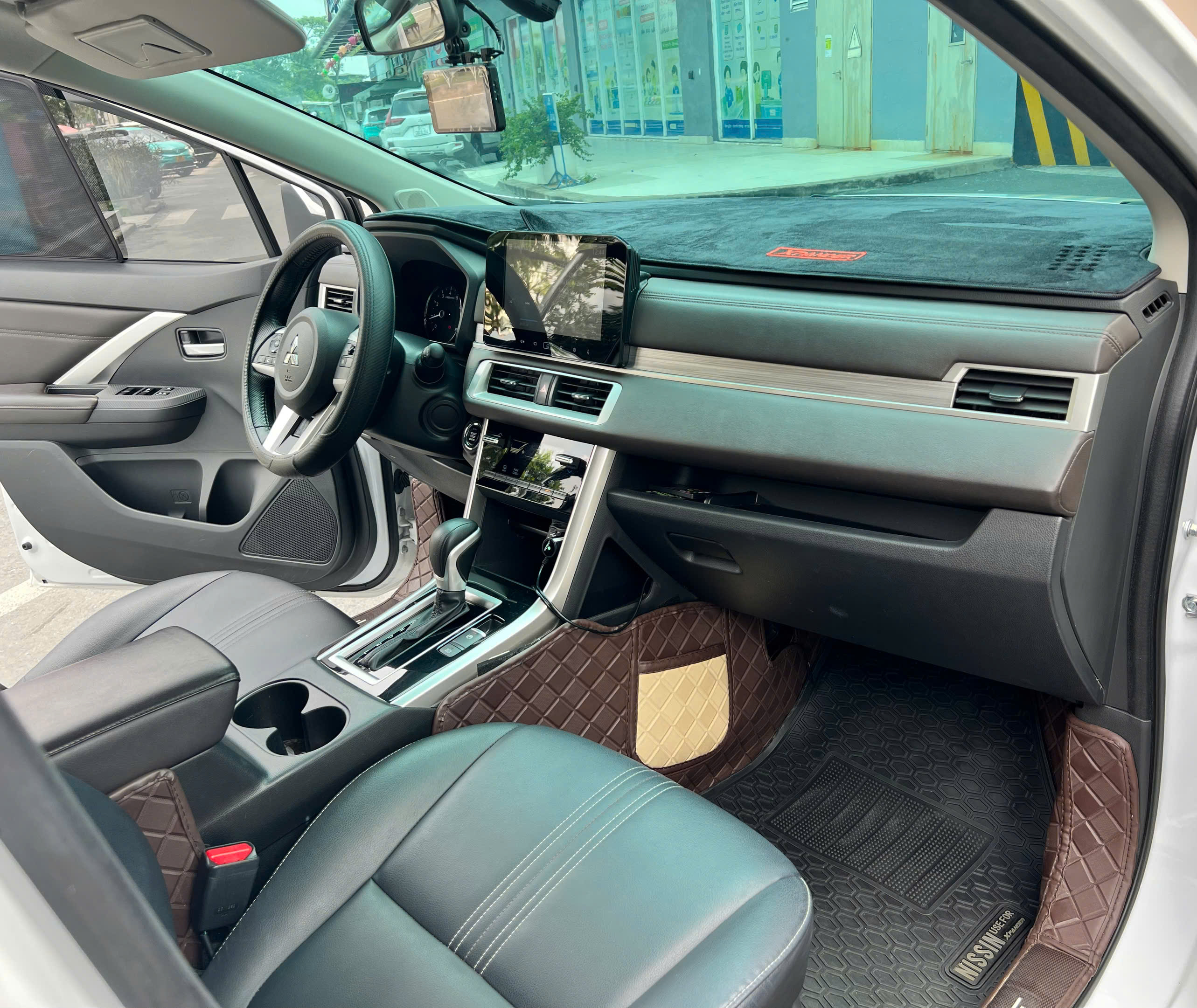 Mitsubishi Xpander 2023 Trắng | Odo 25.882 km | Biển 51L | Full Phụ Kiện | Giá 580 Triệu