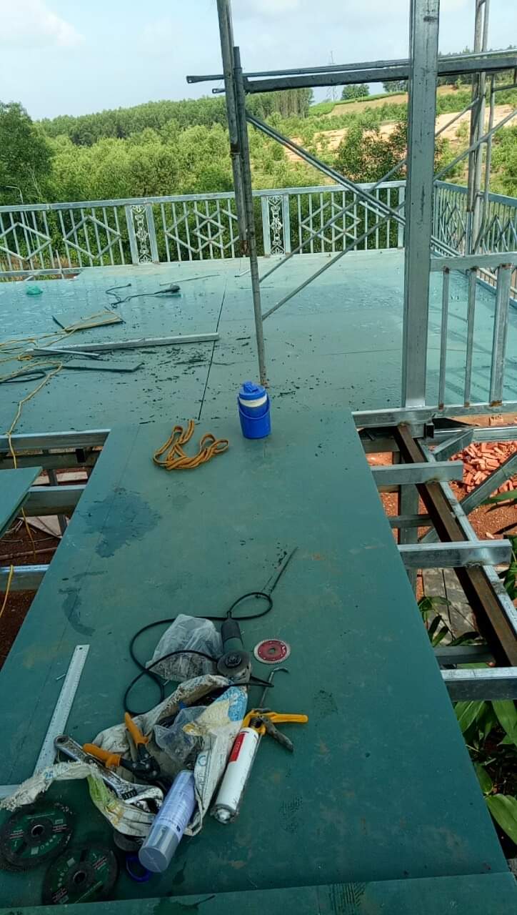 Tấm ván nhựa làm gác MAXCORP - Dòng lỗ tròn