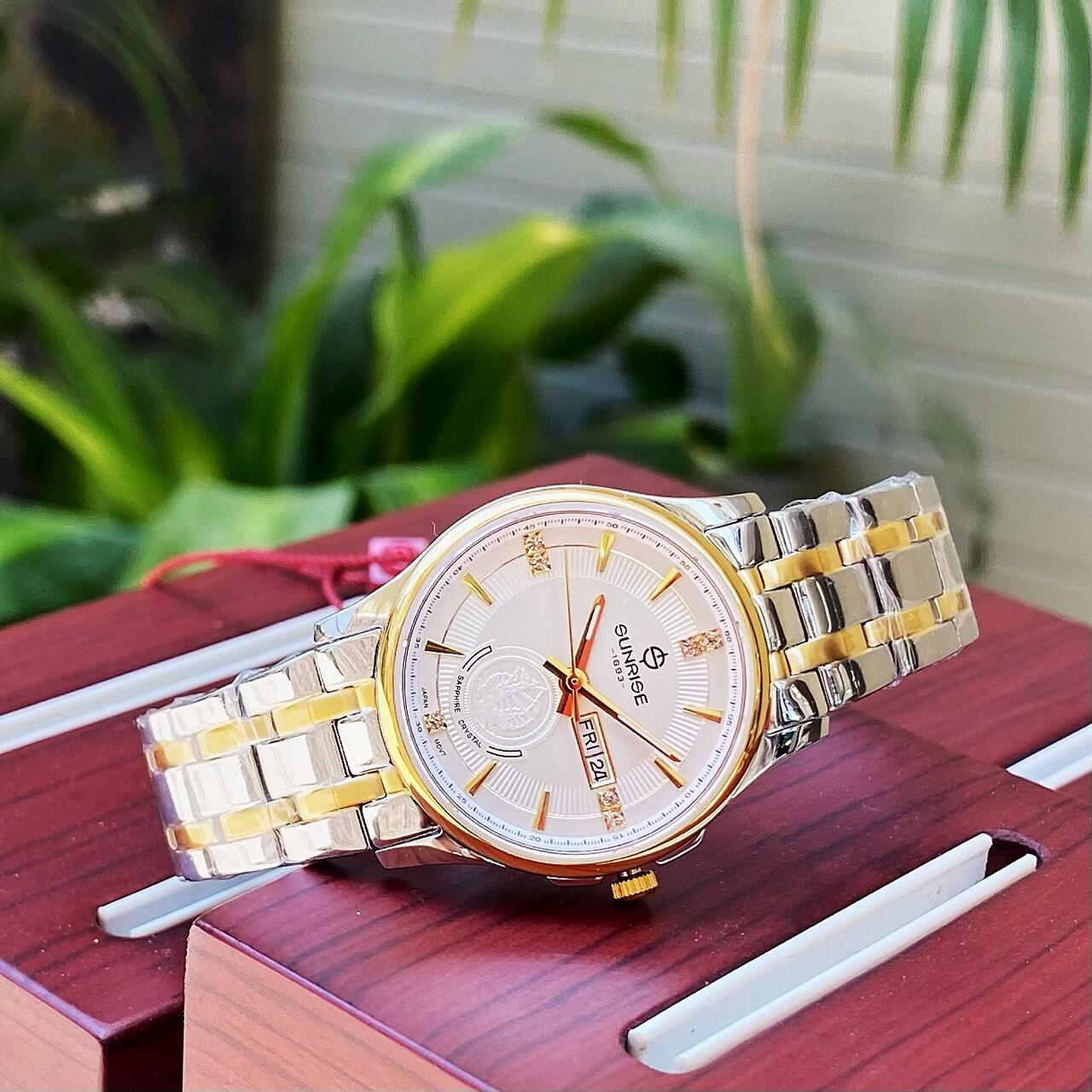 Sunrise best sale sapphire watch