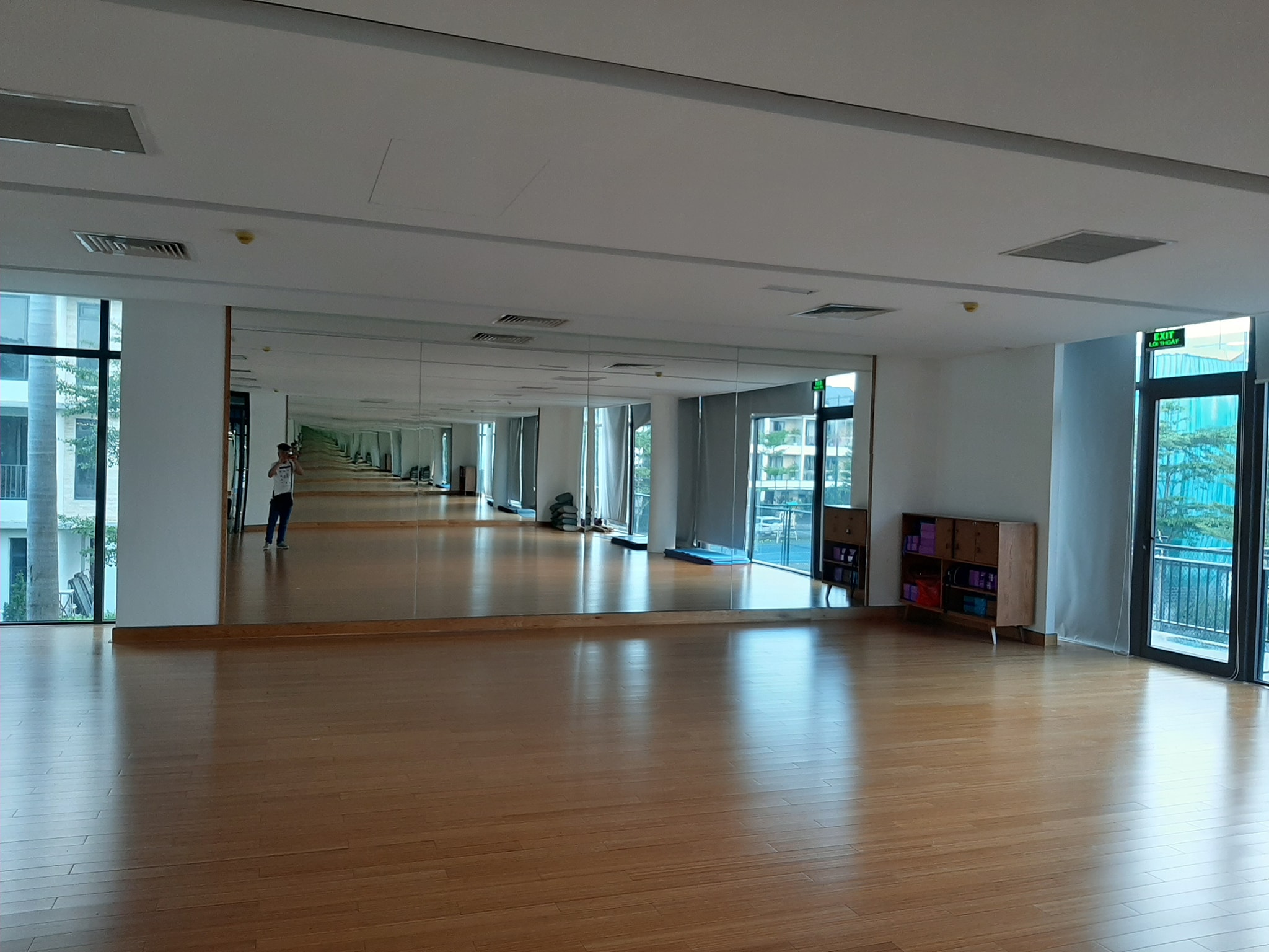 Gương Phòng Tập