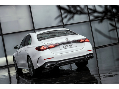 Mercedes Benz E 300 AMG 2025