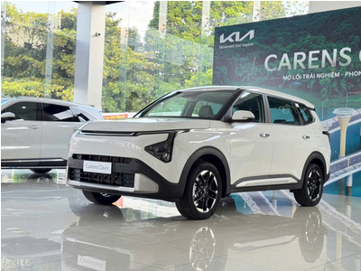 KIA Carens Clavis 1.5G Deluxe