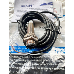 Cảm biến quang thu phát chung phi tròn M12,MODEL: E3F1-DS8C4