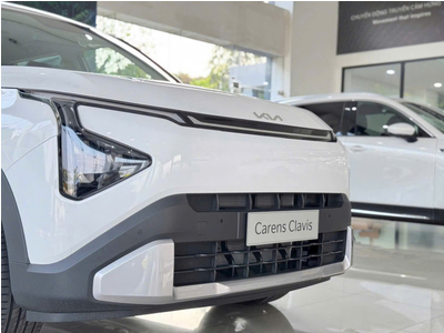 KIA Carens Clavis 1.5G Deluxe