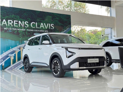 KIA Carens Clavis 1.5G Deluxe