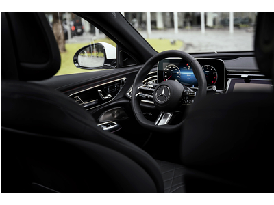 Mercedes Benz E 300 AMG 2025