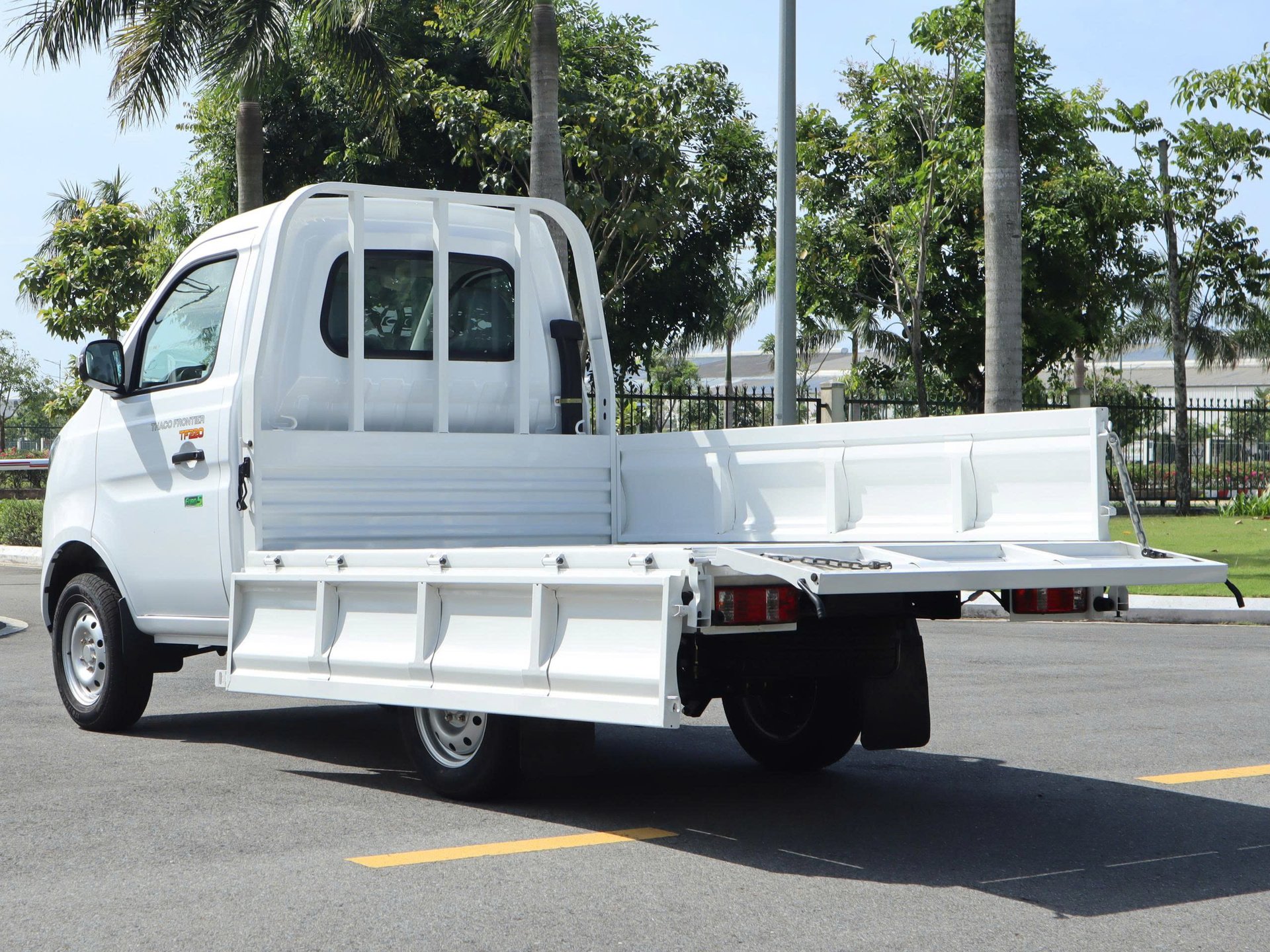 XE TẢI THACO TOWNER T1-2.3 (TF220) THÙNG LỬNG DÀI 2m3 TẢI 990Kg 2026 MỚI NHẤT