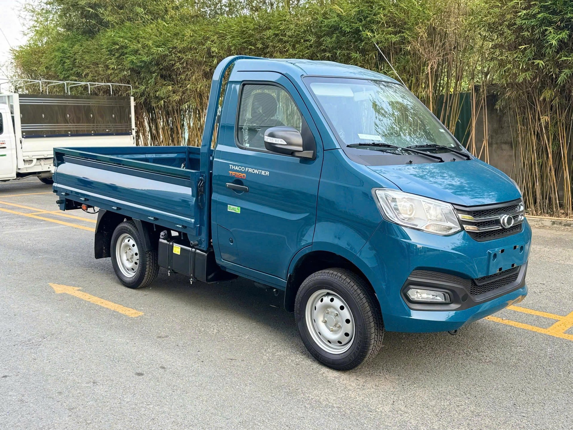 XE TẢI THACO TOWNER T1-2.3 (TF220) THÙNG LỬNG DÀI 2m3 TẢI 990Kg MỚI NHẤT