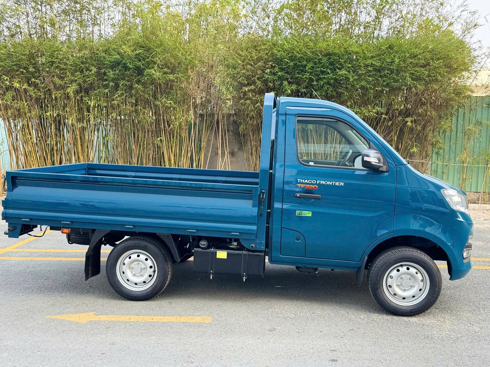 XE TẢI THACO TOWNER T1-2.3 (TF220) THÙNG LỬNG DÀI 2m3 TẢI 990Kg MỚI NHẤT