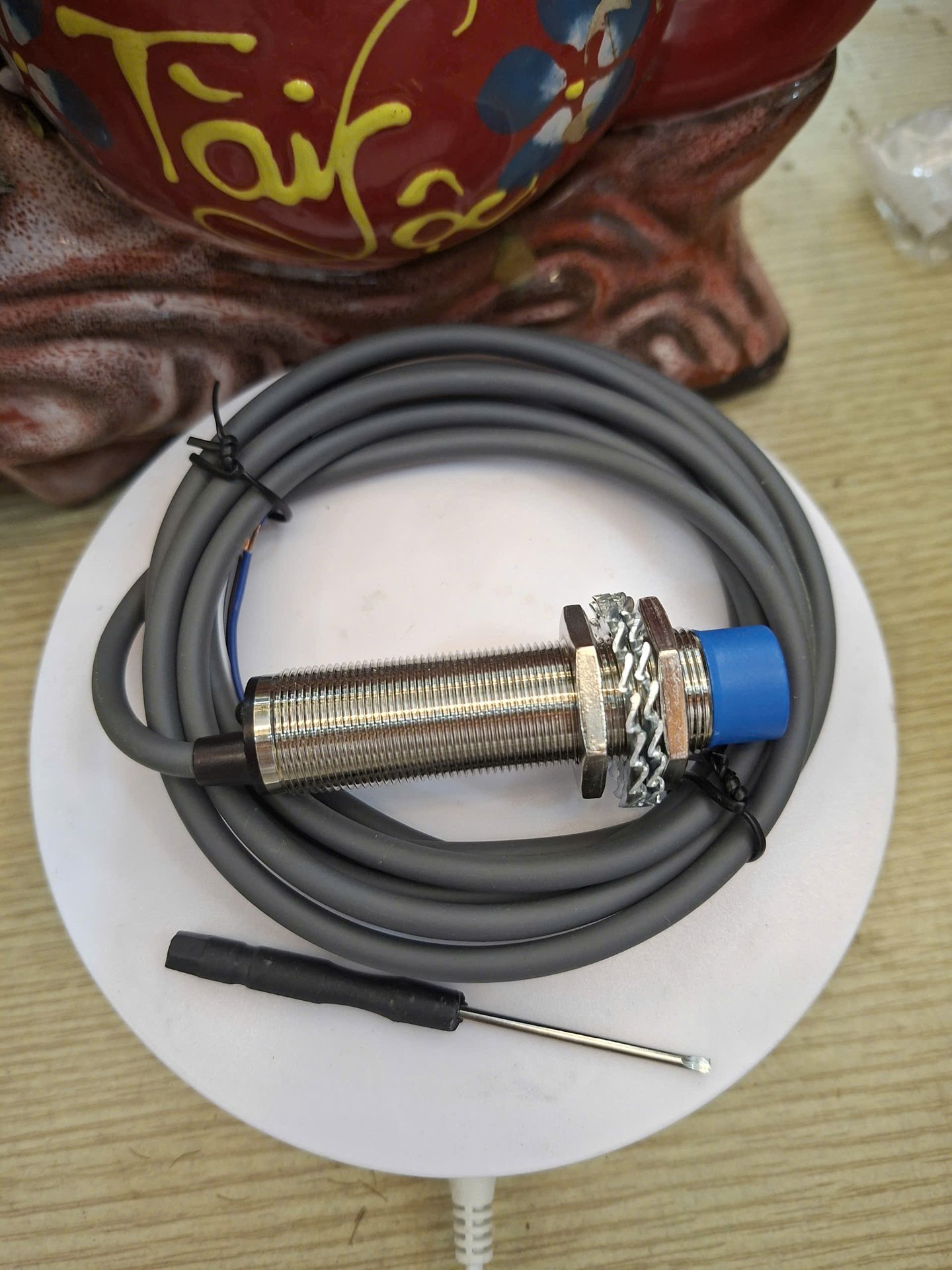 Cảm Biến Tiệm Cận Analog Pefun XAM8 18GM P1U DC24V Phi 18