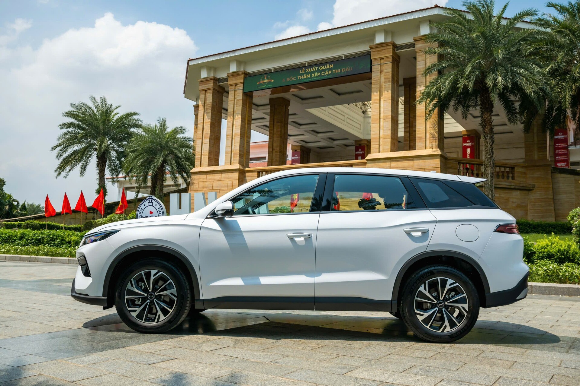 BYD Sealion 5