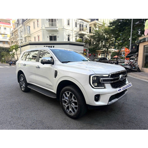 Everest 2 Cầu Xuất Hóa Đơn xe 2025 - 4.900km