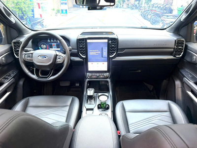 Everest 2 Cầu Xuất Hóa Đơn xe 2025 - 4.900km