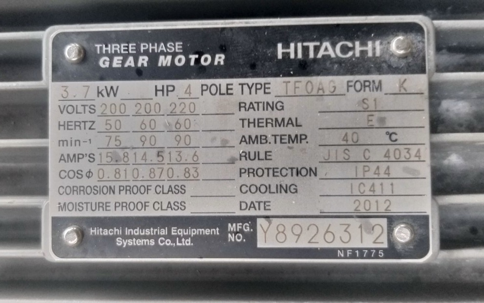 Nhãn motor giảm tốc Hitachi 3,7kW 4 cực 200V, trục ra 75/90 vòng/phút, sản xuất 2012