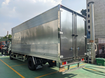 Isuzu 3.5 Tấn – NPM350 Thùng Kìn Dài 6m2