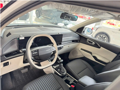 KIA Carens Clavis 1.5G Deluxe