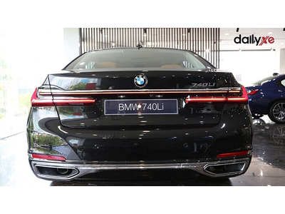 BMW 740Li Pure Excellence 2021