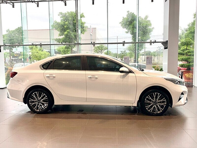 KIA K3 1.6 Deluxe (MT)