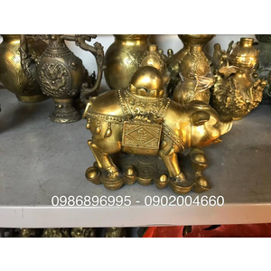 Tượng heo đồng cõng ngọc đeo túi tiền tài lộc