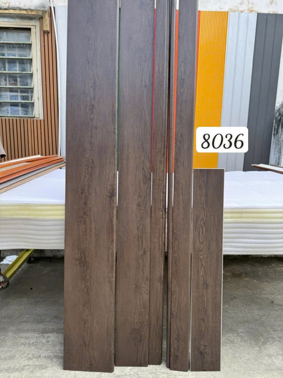 Bậc cầu thang nhựa giả gỗ AV-STAIR-HM CỐT ĐẶC