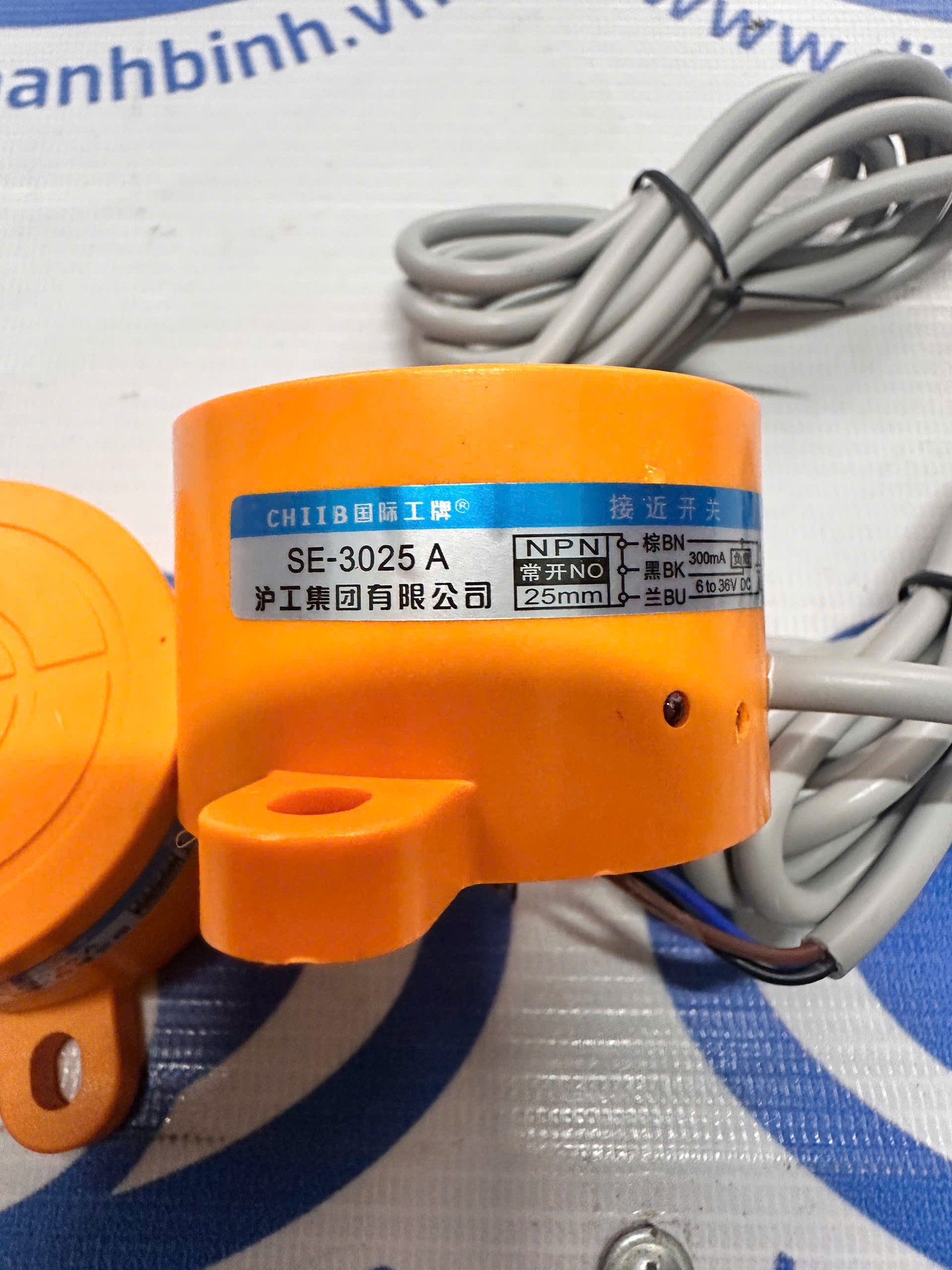 Cảm biến tiệm cận SE-3025A(NPN-NO-đường kính 55mm,Range-25mm)