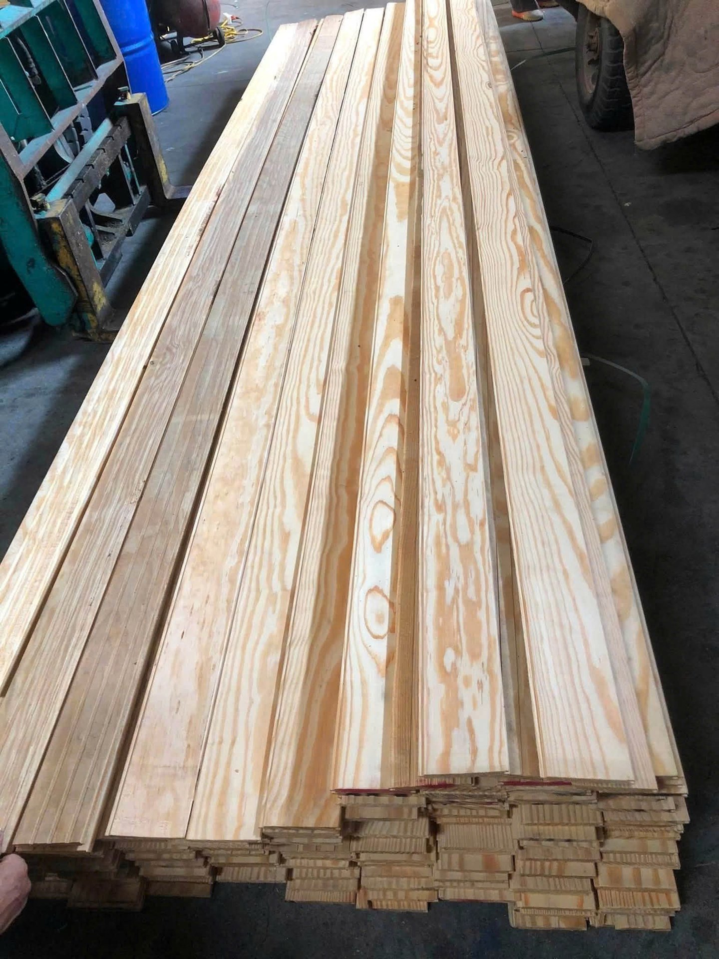 Tấm ốp gỗ thông lamri Brazin tại Hà Nội