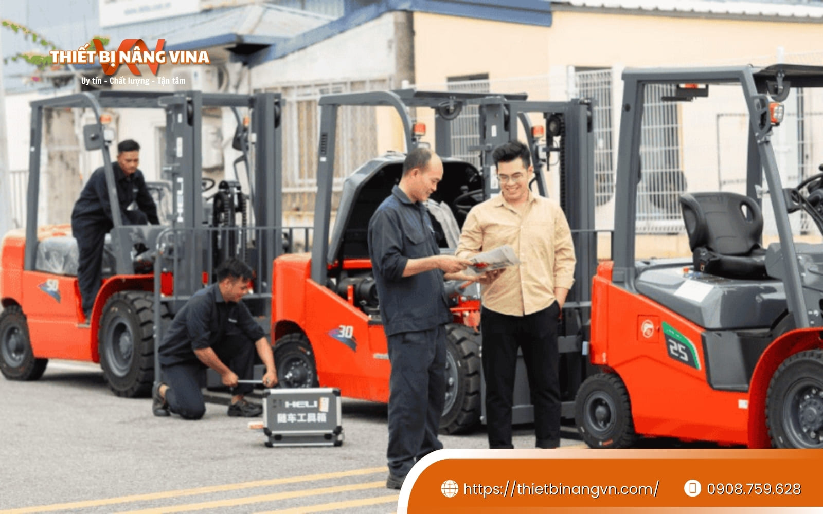  Kiểm tra tổng thể xe nâng trước khi nâng hạ hàng hóa