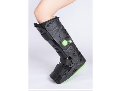 Nẹp chân gãy xương với túi khí