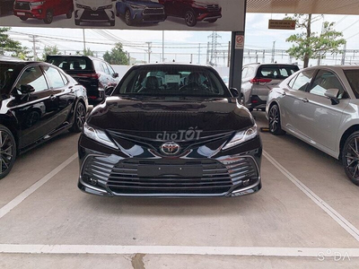 Toyota Camry 2.0Q 2023