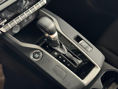 Mitsubishi Xforce GLX