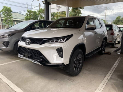 Toyota Fortuner Legender 2.4 AT Dầu 4x2